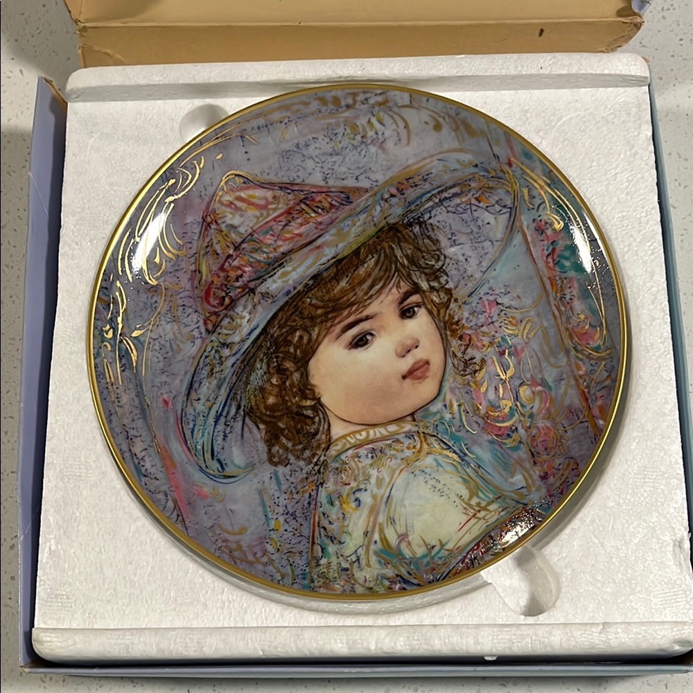 Edna Hibel Vintage 1982 The World I Love Series “Kaylin" Collector Plate COA